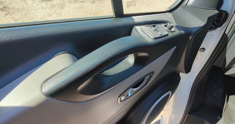 Renault Trafic cena 49900 przebieg: 183000, rok produkcji 2018 z Niepołomice małe 121